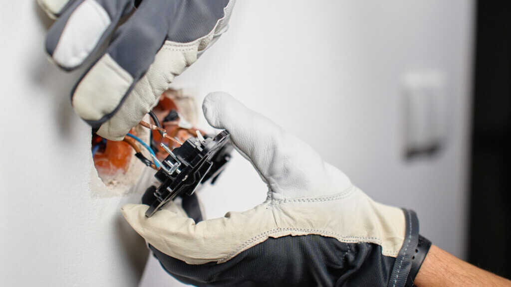 Electrician Visa Options & Skilled Migration Pathways