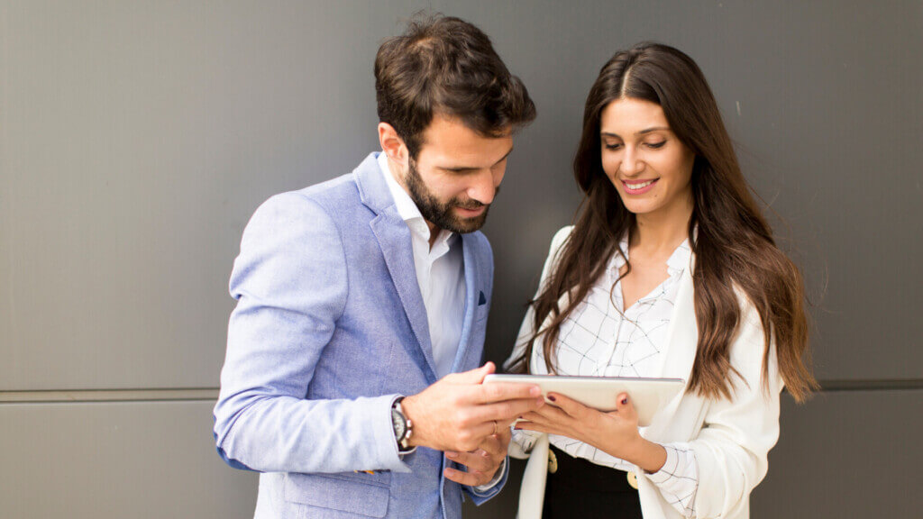 How Do 482 Subsequent Entrant Visas Work for Spouses and Partners?